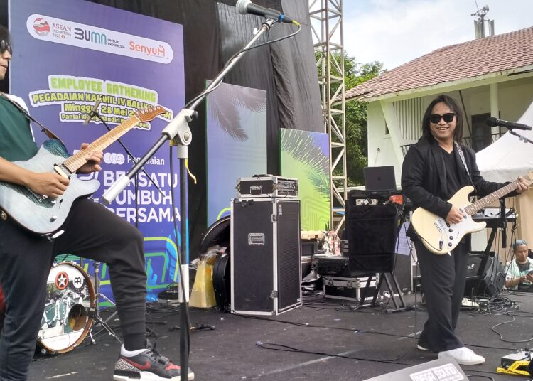 Persembahkan J-Rock Untuk Semangatkan Karyawan