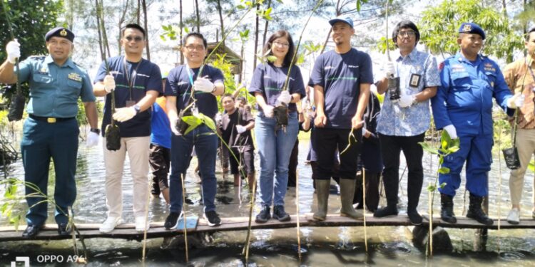 Pegadaian dan PNM Tanam 5.000 Bibit Mangrove di SPI Lamaru
