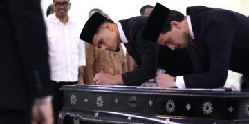 Thom Haye dan Ragnar Oratmangoen Resmi Jadi Warga Negara Indonesia