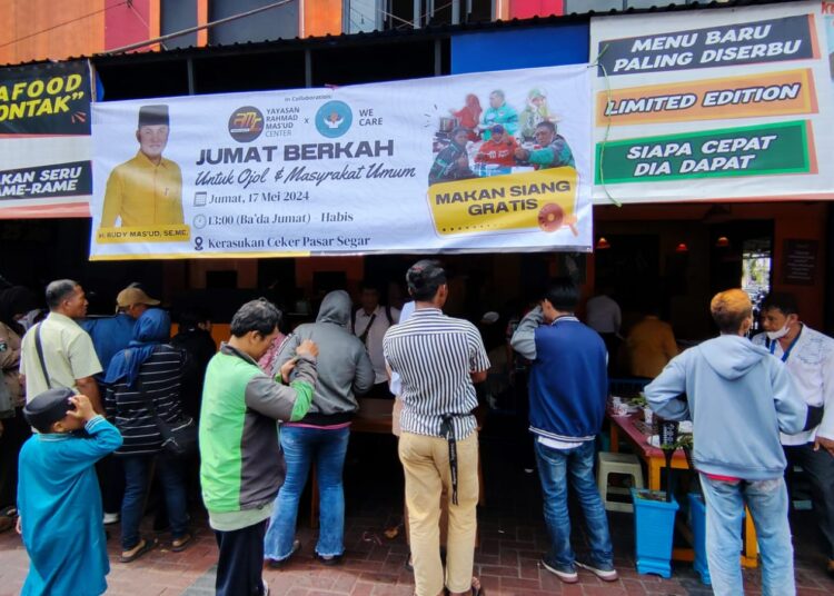 Jumat Berkah, RMC Gelar Makan Siang Gratis Bagi Ojol dan Masyarakat Umum