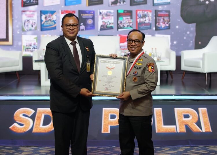 Irjen Dedi Raih Rekor MURI Perwira Tinggi Polri Penulis Buku Terbanyak