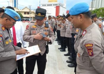 Pemeriksaan Handphone Personel Polresta Balikpapan : Upaya Pencegahan Praktik Perjudian