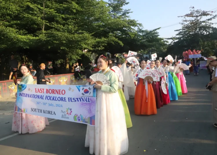 Pawai Kirab Budaya Warnai Pembukaan EBIFF di Kaltim