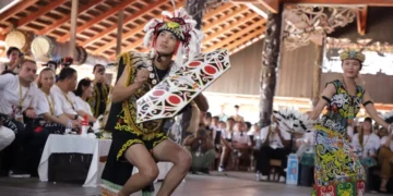 Mengenal Suku Dayak Kaltim, Delegasi EBIFF 2024 Kunjungi Desa Budaya Pampang