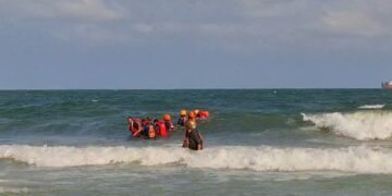 Remaja Hilang Usai Terseret Arus di Pantai Monpera Balikpapan, Upaya Pencarian Masih Berlangsung