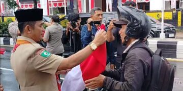 Pemkot Balikpapan Bagikan Ribuan Bendera Merah Putih untuk Tingkatkan Rasa Patriotisme