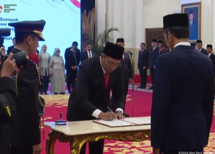Jokowi Lantik Tiga Menteri dan Satu Wamen di Ujung Masa Jabatan