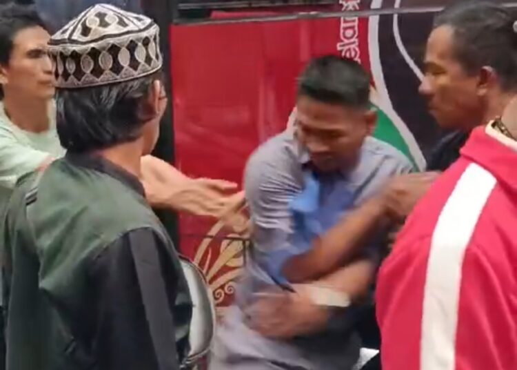 Viral Aksi Oknum Sopir Angkot Intimidasi Driver Bus BCT di Balikpapan