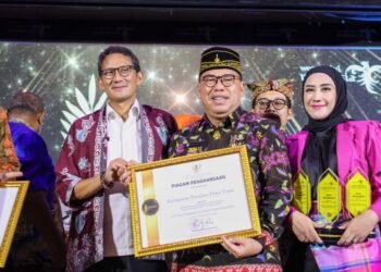 Pemkab PPU melalui Dinas Kebudayaan dan Pariwisata (Disbudpar) berhasil meraih penghargaan di Malam Puncak Apresiasi Pemasaran Pariwisata Indonesia (APPI) 2024. (Foto : istimewa)