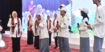 Iriana Joko Widodo dan Wury Ma’ruf Amin Semangati dan Beri Hadiah Peserta Sosialisasi Moderat Sejak Dini