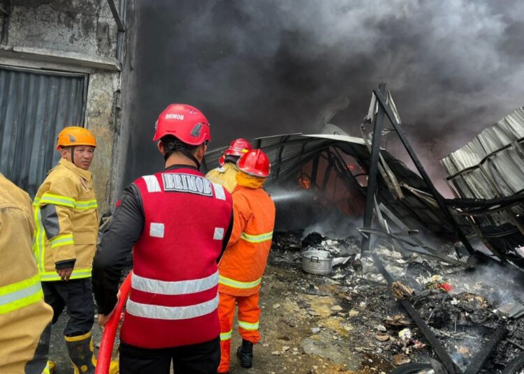 Gudang Perabotan di Bukit Cinta Balikpapan Terbakar