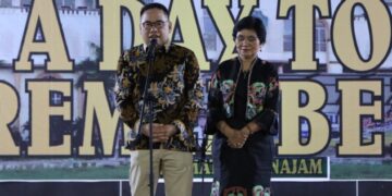 Makmur Marbun bersama istri. (Foto : istimewa)