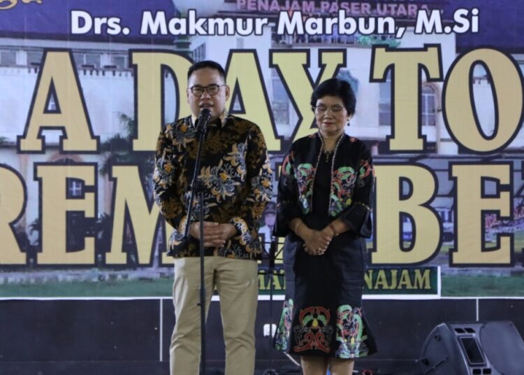 Makmur Marbun bersama istri. (Foto : istimewa)