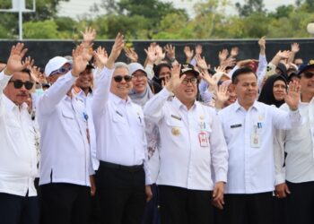 Foto bersama usai apel kehormatan untuk Pj Makmur Marbun. (Foto : istimewa)