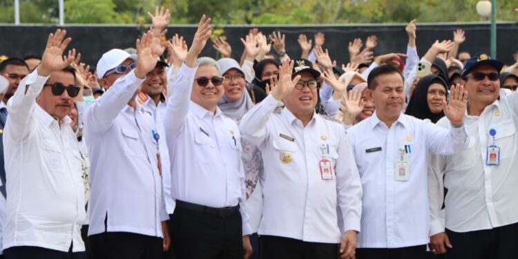 Foto bersama usai apel kehormatan untuk Pj Makmur Marbun. (Foto : istimewa)