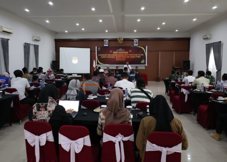 KPUD PPU menggelar rapat koordinasi terkait persiapan pengundian nomor urut pasangan calon Bupati dan Wakil Bupati Pilkada 2024. (Foto : istimewa)