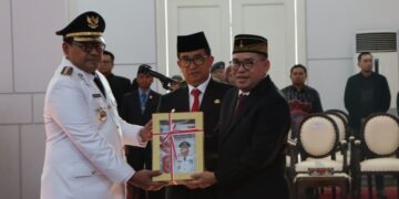Pj Gubernur Kalimantan Timur, Akmal Malik, melantik Muhammad Zainal Arifin sebagai Pj Bupati Penajam Paser Utara (PPU). (Foto : istimewa)