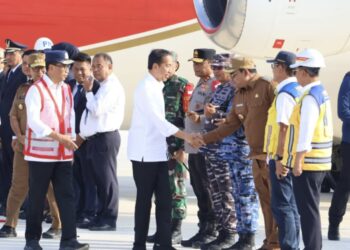 Pejabat (Pj) Bupati Penajam Paser Utara (PPU), Muhammad Zainal Arifin, menyambut kedatangan Presiden Jokowi. (Foto : istimewa)