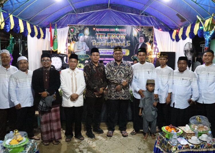 Zainal Arifin, menghadiri acara Telemow Bershalawat 5 dalam rangka peringatan Maulid Nabi Muhammad SAW di Kantor Desa Telemow, Kecamatan Sepaku, Jumat malam, 27 September 2024. (Foto : istimewa)