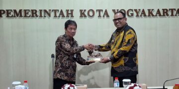 Muhammad Zainal Arifin, melakukan langkah strategis dengan mengunjungi Pemerintah Kota Yogyakarta untuk mempelajari penerapan Smart Government, terutama Jogja Smart Service (JSS), sebuah aplikasi yang terintegrasi dalam melayani kebutuhan masyarakat. (Foto : istimewa)