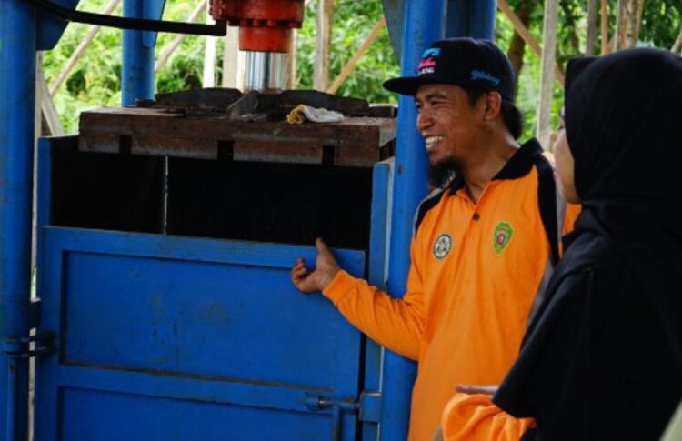 DLH PPU memandang bank sampah sebagai solusi yang efektif. Program ini menawarkan pendekatan yang unik, di mana masyarakat diajak memilah sampah dari rumah. (Foto : istimewa)