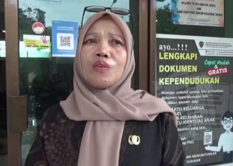 Sekretaris Disdukcapil PPU, Mawar. (Foto : istimewa)
