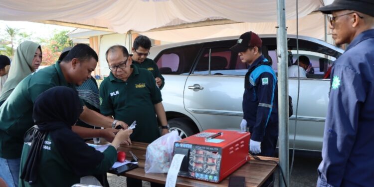 Uji emisi di halaman Kantor DLH PPU (foto : istimewa)