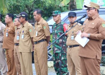 Penjabat (Pj) Bupati Penajam Paser Utara (PPU), Muhammad Zainal Arifin, menggelar apel gabungan di Kecamatan Babulu, Senin (21/10/2024). (Foto : istimewa)