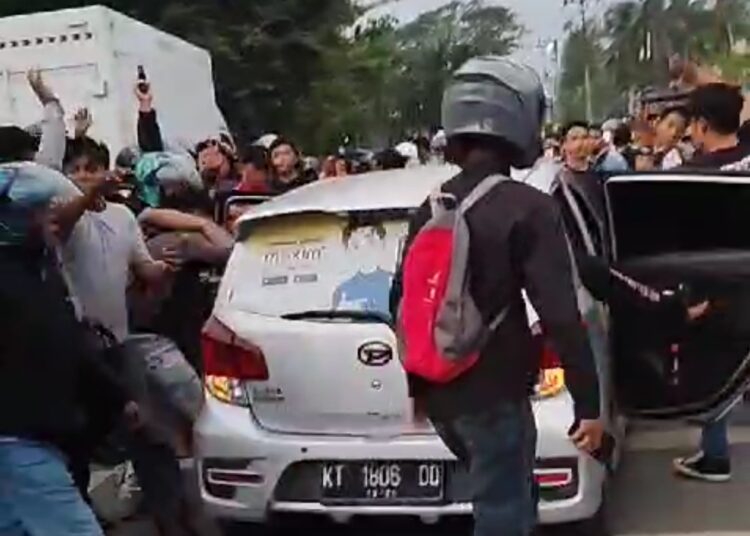 Pelaku Curanmor Tabrak Satu Keluarga, Anak Tewas Usai Terseret Mobil di Balikpapan