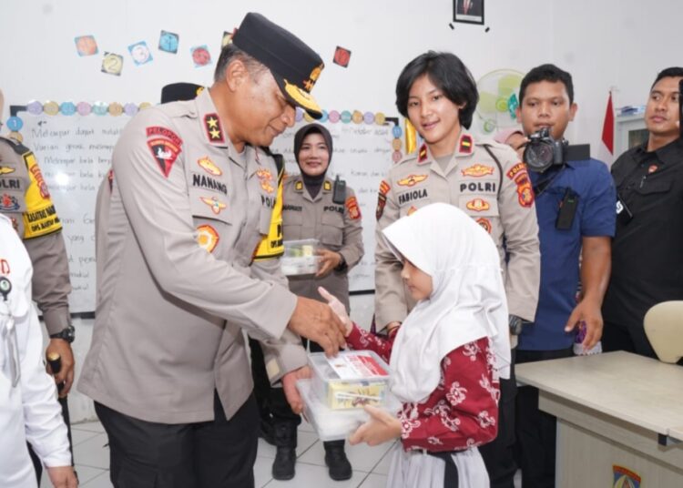 Dukung Program Nasional, Polda Kaltim Gelar Kegiatan Makan Bergizi Gratis di SDN 034 Balikpapan Utara