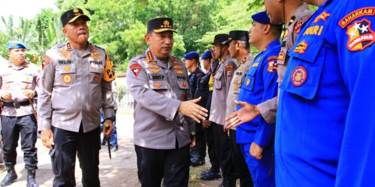 Kapolri Bawa Bantuan dan Tinjau Posko Pengungsi Erupsi Gunung Lewotobi di NTT