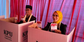 Nyoblos di TPS Kampung Halaman, Rahmad Mas’ud Serukan Partisipasi Warga