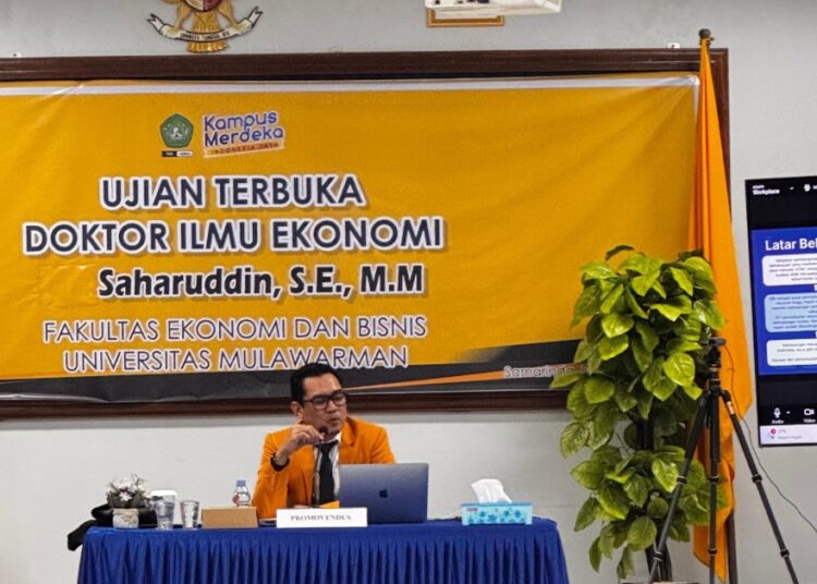 Saharuddin Paparkan Strategi Penguatan SDM Indonesia di Era Society 5.0 dalam Sidang Promosi Doktor