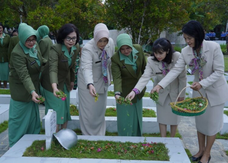 Kodam VI/Mulawarman Gelar Ziarah Rombongan Peringati Hari Juang TNI AD dan HUT ke-63 Kowad