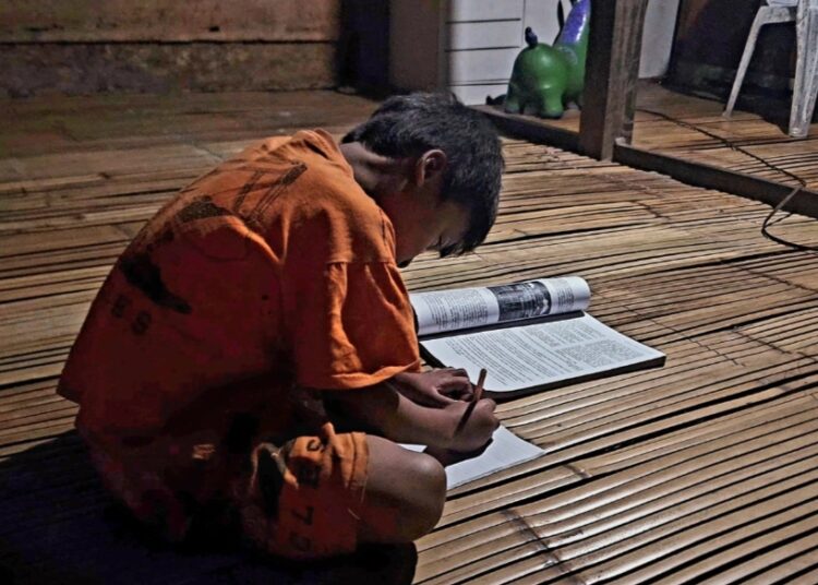 Wujud Negara Hadir, Pemerintah dan PLN Berhasil Listriki 99,92 Persen Desa di Seluruh Indonesia