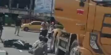 Pemotor Tewas Terlindas Truk Trailer di Muara Rapak