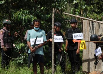 Satgas Ops Damai Cartenz Gelar Rekonstruksi Penembakan Brigpol Iqbal di Yalimo