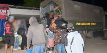 Satgas Pamtas Yonarmed 11 Kostrad Gagalkan Penyelundupan 57 CPMI Ilegal ke Malaysia