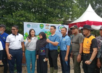 DLH Balikpapan gelar aksi bersih sampah peringati Hari Peduli Sampah Nasional 2025, di kawasan Mangrove Margo Mulyo, Kecamatan Balikpapan Barat, Kamis, 27 Februari 2025.