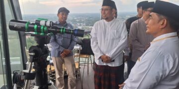 Pemantauan ini dilakukan di Hotel Platinum Balikpapan oleh sejumlah pihak, termasuk Sekretaris Daerah (Sekda) Kota Balikpapan, Muhaimin.