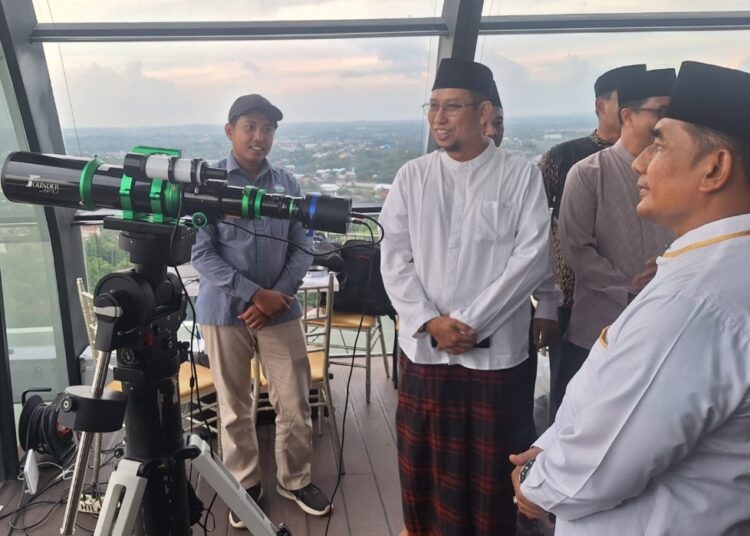 Pemantauan ini dilakukan di Hotel Platinum Balikpapan oleh sejumlah pihak, termasuk Sekretaris Daerah (Sekda) Kota Balikpapan, Muhaimin.