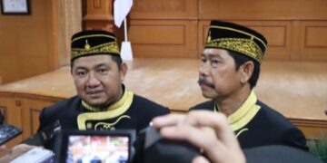 Bupati Mudyat Noor diwawancarai wartawan