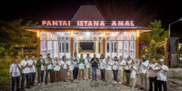 Jajaran Protokol dan Komunikasi Pimpinan (Prokopim) PPU menggelar buka puasa bersama (Bukber) di Pantai Istana Amal, Penajam, Selasa malam (11/3/2025).