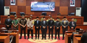 Mudyat Noor, menghadiri Rapat Paripurna DPRD