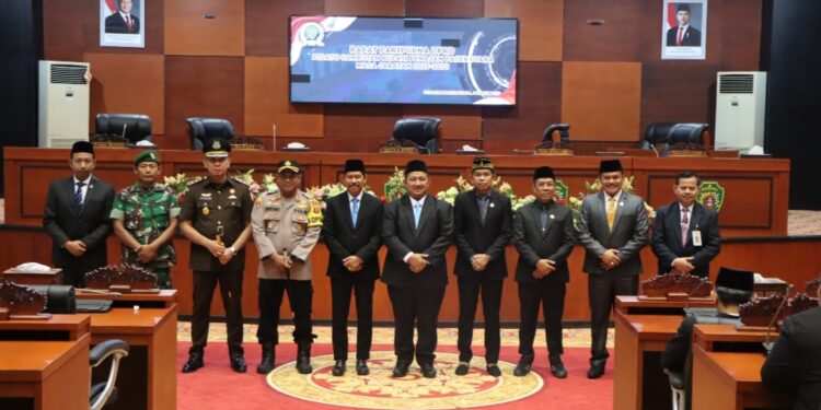 Mudyat Noor, menghadiri Rapat Paripurna DPRD