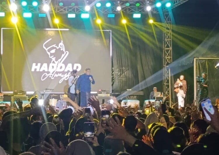 Masyarakat Penajam Paser Utara (PPU) memadati panggung utama Ramadan Fest 1446 H di kompleks Masjid Al-Ikhlas Islamic Center