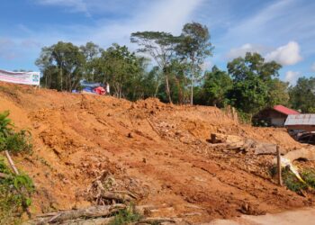 Aktivitas pengupasan lahan di wilayah Kelurahan Manggar, Balikpapan Timur