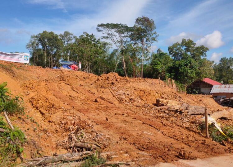Aktivitas pengupasan lahan di wilayah Kelurahan Manggar, Balikpapan Timur