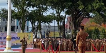 Wali Kota Balikpapan, Rahmad Mas’ud, memimpin apel gabungan sekaligus halalbihalal bersama ASN