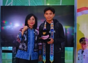 Kepala Disparpora Balikpapan, Ratih Kusuma, bersama Dafa Zaidan El Fikri